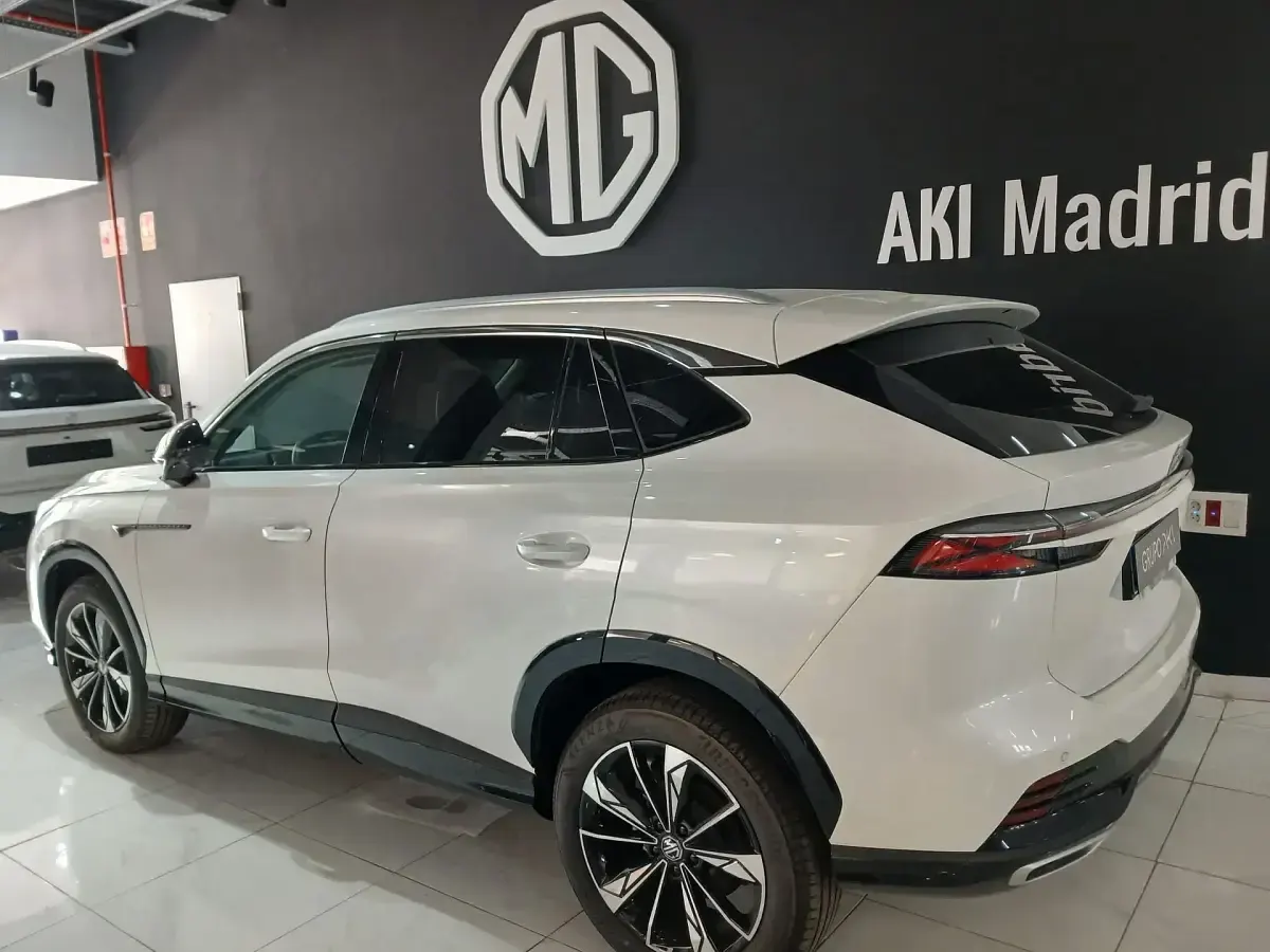 Nowe MG HS Luxury 170 KM (125 kW) 2026 Biały SUV