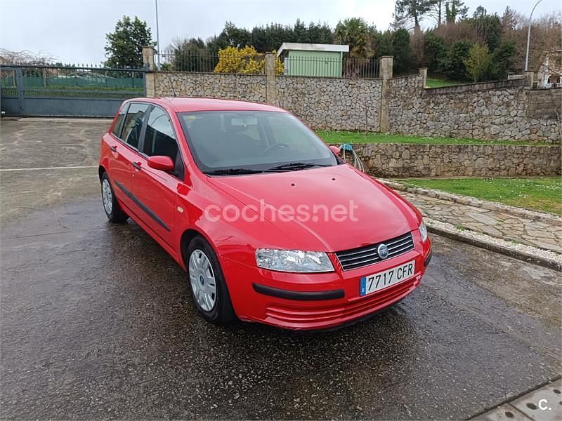 Usado Fiat Stilo Active 80 CV (58 kW) 2003 Rojo Berlina