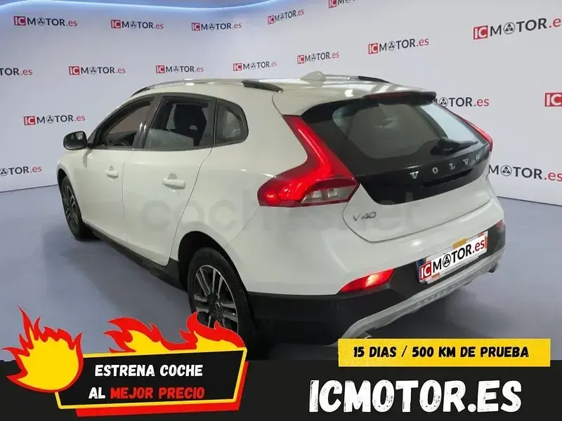 Usado Volvo V40 CC Plus 120 CV (88 kW) 2019 Blanco Familiar