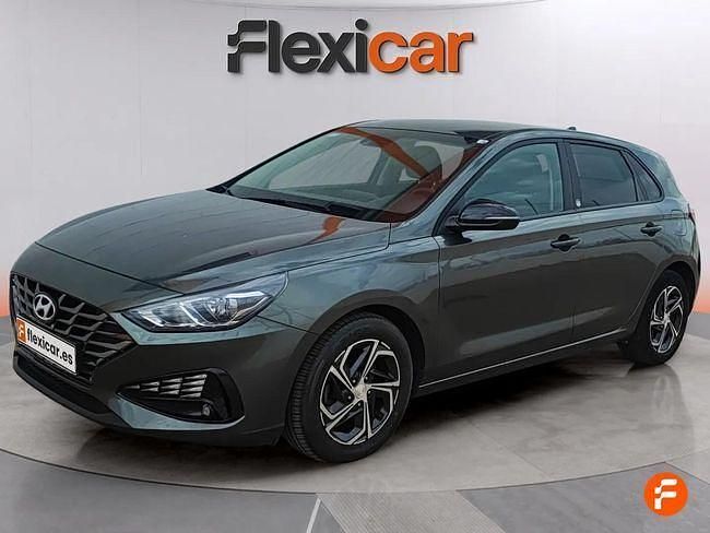 Usado Hyundai i30 120 CV (88 kW) 2022 Gris Berlina