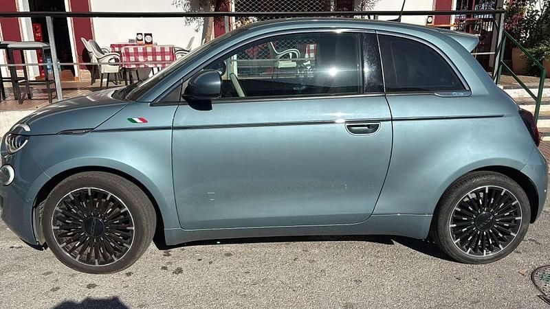 Usado Fiat 500e La Prima 86 kW (118 CV) 2021 Gris Utilitario