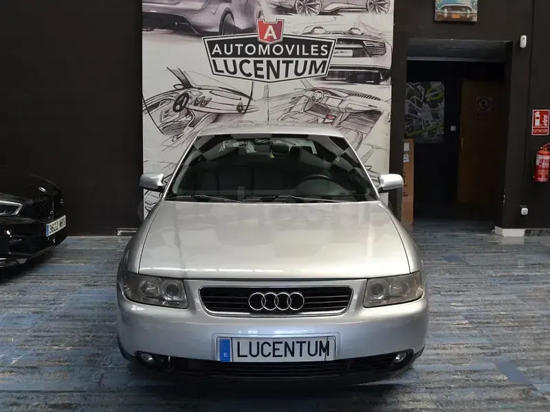 Usado Audi A3 Ambiente 130 CV (95 kW) 2001 Gris / plata Utilitario
