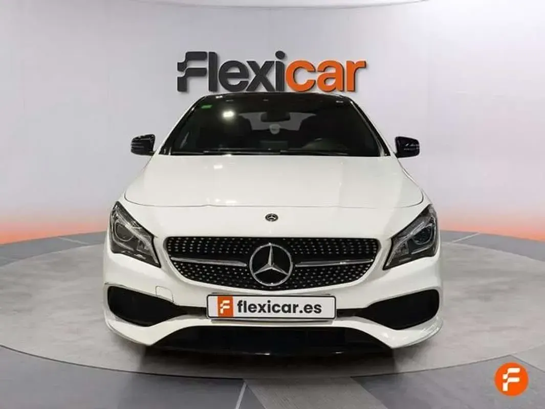 Usado Mercedes CLA180 122 CV (89 kW) 2018 Blanco Berlina