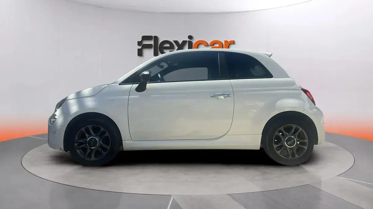 Używany Fiat 500 Club 70 KM (51 kW) 2022 Biały Sedan/Limuzyna