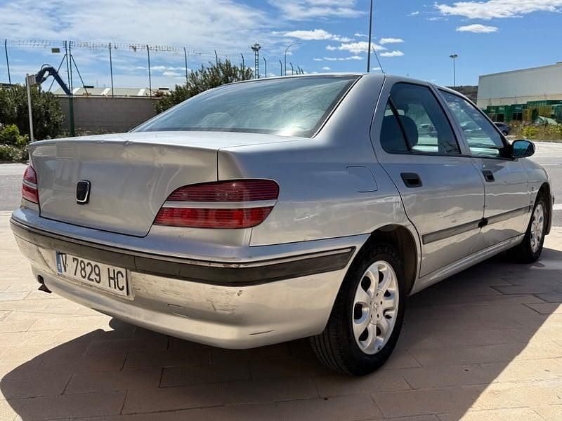 Usado Peugeot 406 90 CV (66 kW) 2000 Gris / plata Berlina
