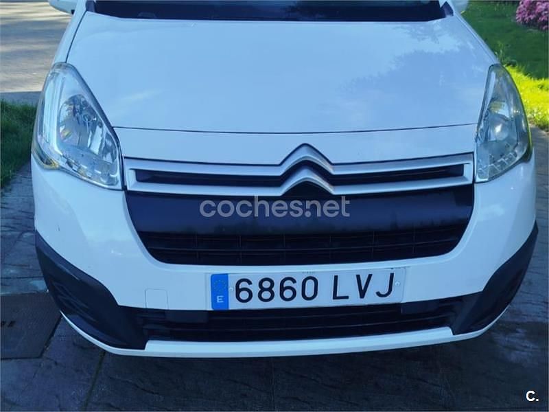 Usado Citroën Berlingo Feel 100 CV (73 kW) 2016 Blanco Monovolumen