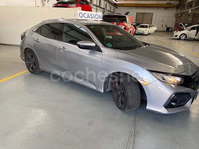 Usado Honda Civic Comfort 129 CV (94 kW) 2019 Gris / plata Berlina