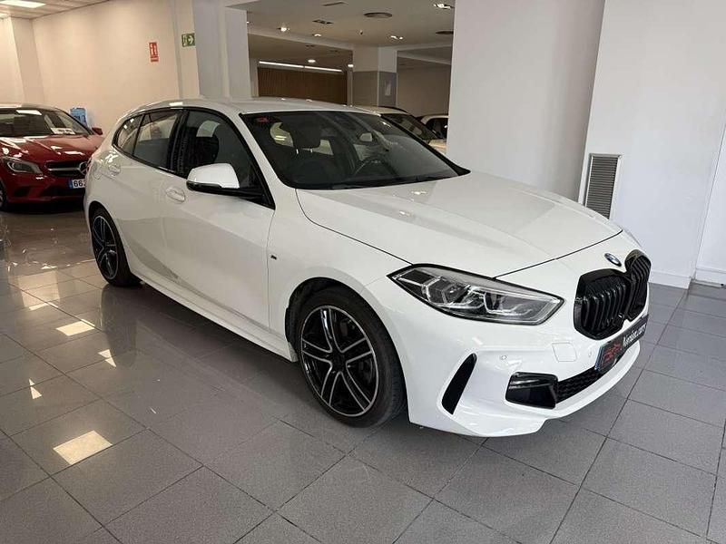 Blanco Usado 2021 BMW 118 M Sport Utilitario | 21.999 € (Precio justo) - Imagen 1/4