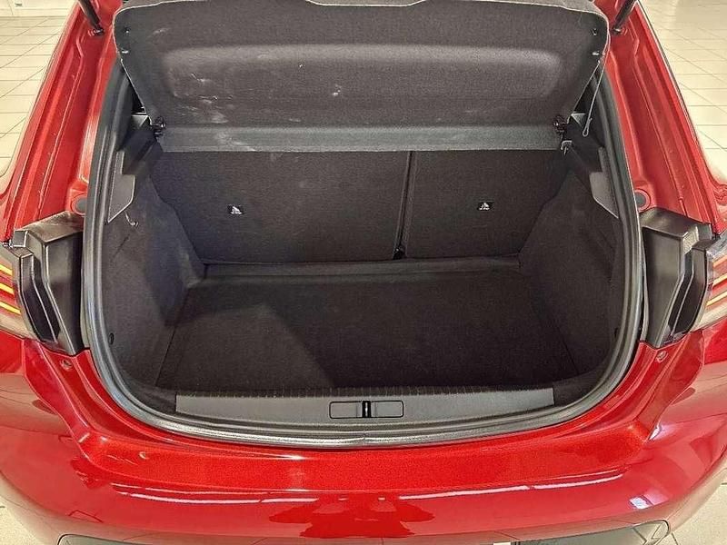 Usado Peugeot 208 Allure 102 CV (75 kW) 2024 Rojo Utilitario