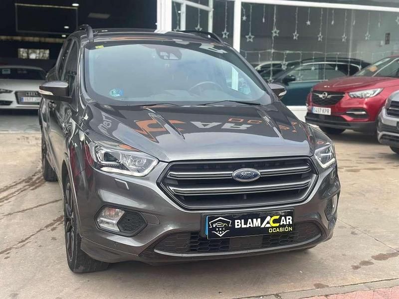 Usado Ford Kuga Trend+ 178 CV (130 kW) 2018 Gris SUV