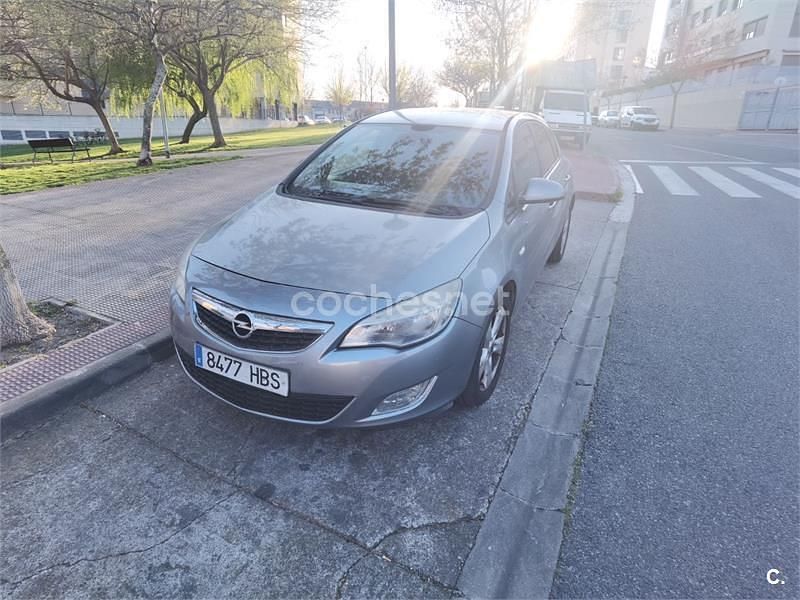 Usado Opel Astra Sport 110 CV (80 kW) 2011 Gris / plata Berlina