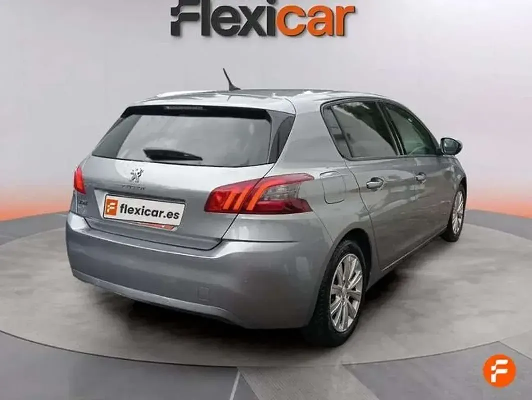 Usado Peugeot 308 Style 131 CV (96 kW) 2020 Gris Berlina