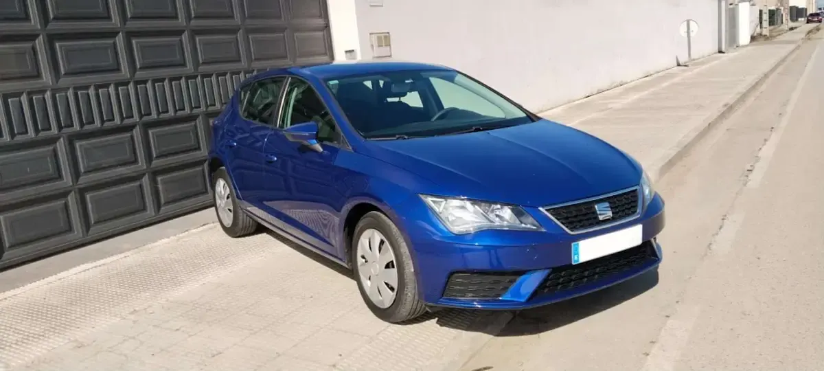 Usado Seat Leon Reference 110 CV (80 kW) 2018 Azul Utilitario