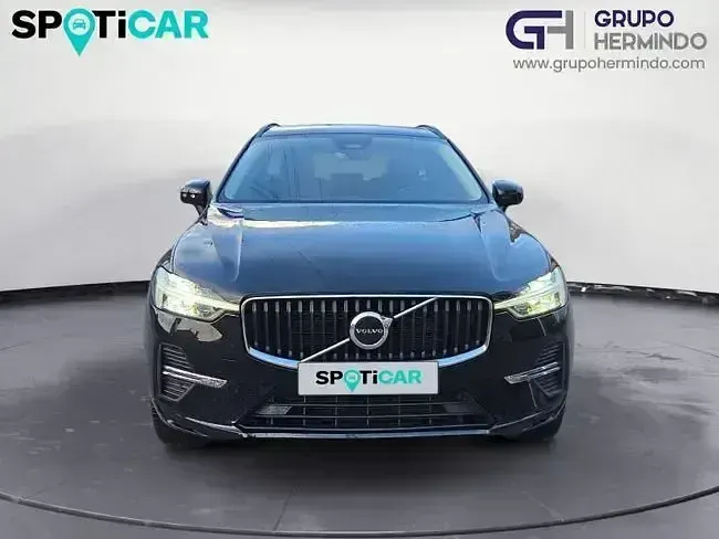 Używany Volvo XC60 Core 197 KM (144 kW) 2023 Czarny SUV