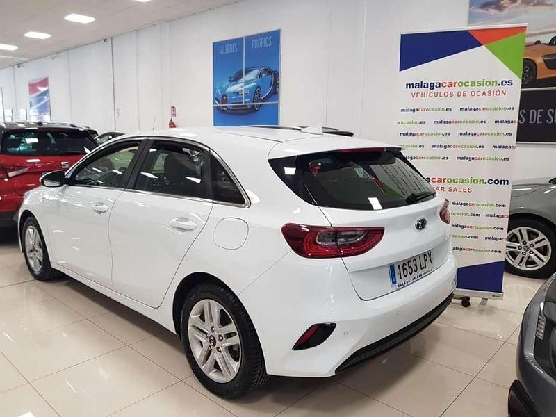 Usado Kia Ceed 120 CV (88 kW) 2021 Blanco Utilitario