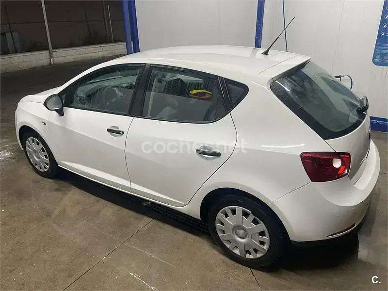 Usado Seat Ibiza 90 CV (66 kW) 2010 Blanco Berlina