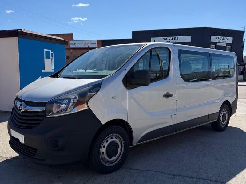 Usado Opel Vivaro 125 CV (91 kW) 2017 Gris / plata Monovolumen