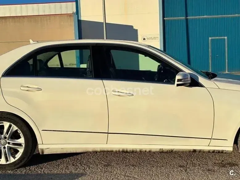 Usado Mercedes E200 Avantgarde 136 CV (100 kW) 2013 Blanco Berlina