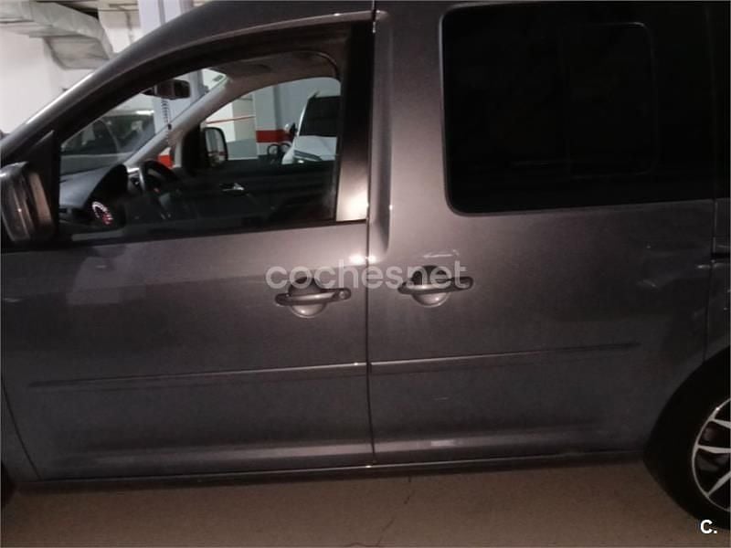 Usado VW Caddy Comfortline 102 CV (75 kW) 2015 Gris / plata Monovolumen
