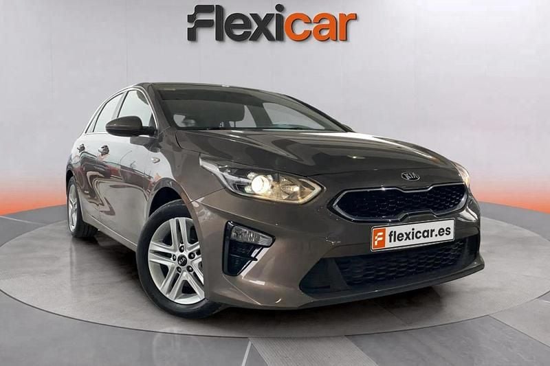 Gris Usado 2020 Kia Ceed Berlina | 13.990 € (Buen precio) - Imagen 1/4
