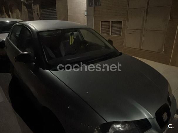 Usado Seat Ibiza Stella 64 CV (47 kW) 2003 Verde Utilitario
