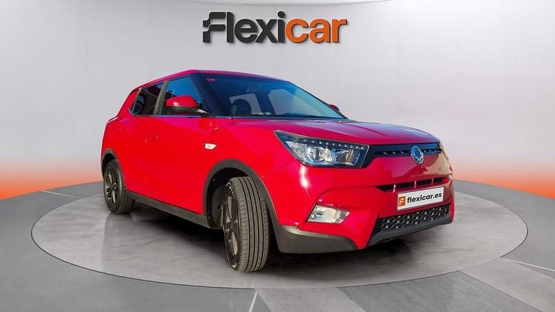 Usado Ssangyong (KGM) Tivoli 128 CV (94 kW) 2017 Rojo SUV