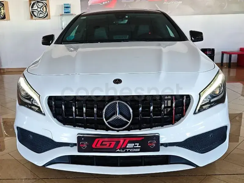 Usado Mercedes CLA180 Shooting Brake 122 CV (89 kW) 2018 Blanco Familiar