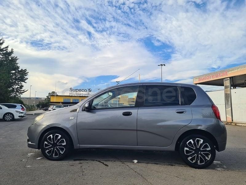 Usado Chevrolet Aveo LS 84 CV (61 kW) 2011 Gris / plata Berlina