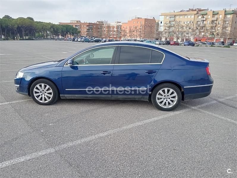 Usado VW Passat Highline 140 CV (102 kW) 2008 Azul Berlina
