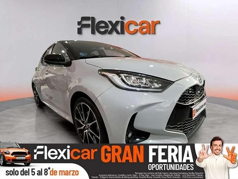 Usado Toyota Yaris Hybrid Sport 116 CV (85 kW) 2023 Gris Utilitario