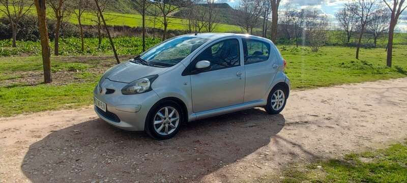 Gris / plata Usado 2008 Toyota Aygo Utilitario | 6500 € - Imagen 1/4