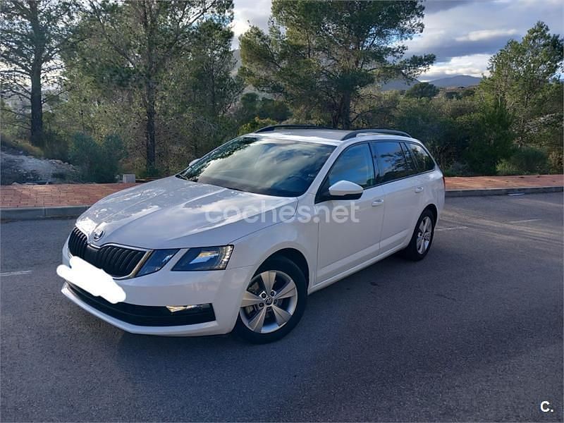 Usado Skoda Octavia Ambition 150 CV (110 kW) 2019 Blanco Familiar