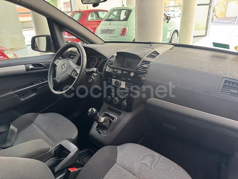 Usado Opel Zafira Family 110 HP (80 kW) 2012 Cinzento Monovolume