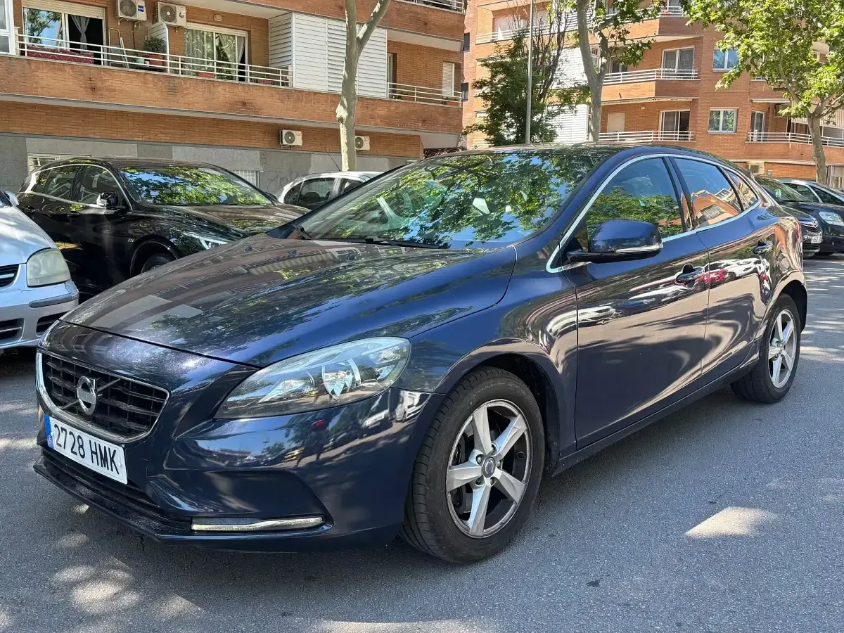 Usado Volvo V40 Kinetic 150 CV (110 kW) 2012 Azul Utilitario