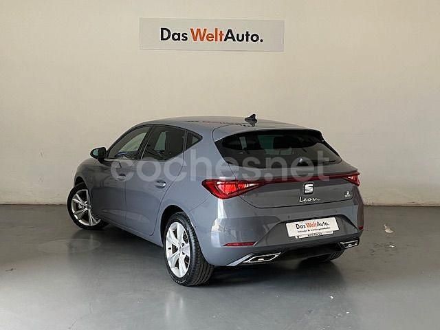 Usado Seat Leon FR 204 CV (150 kW) 2024 Gris / plata Berlina