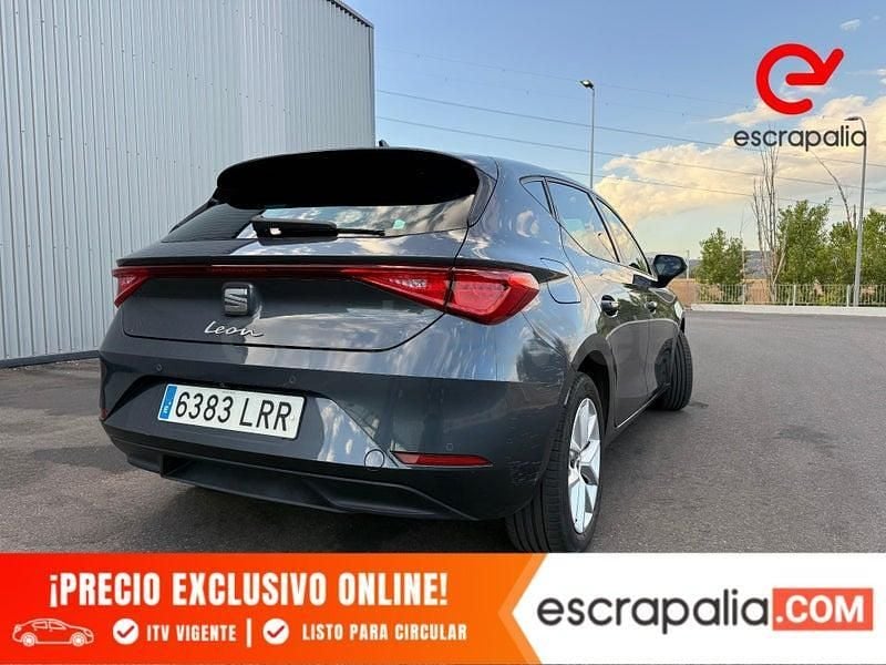 Usado Seat Leon Style 115 CV (84 kW) 2021 Negro Berlina