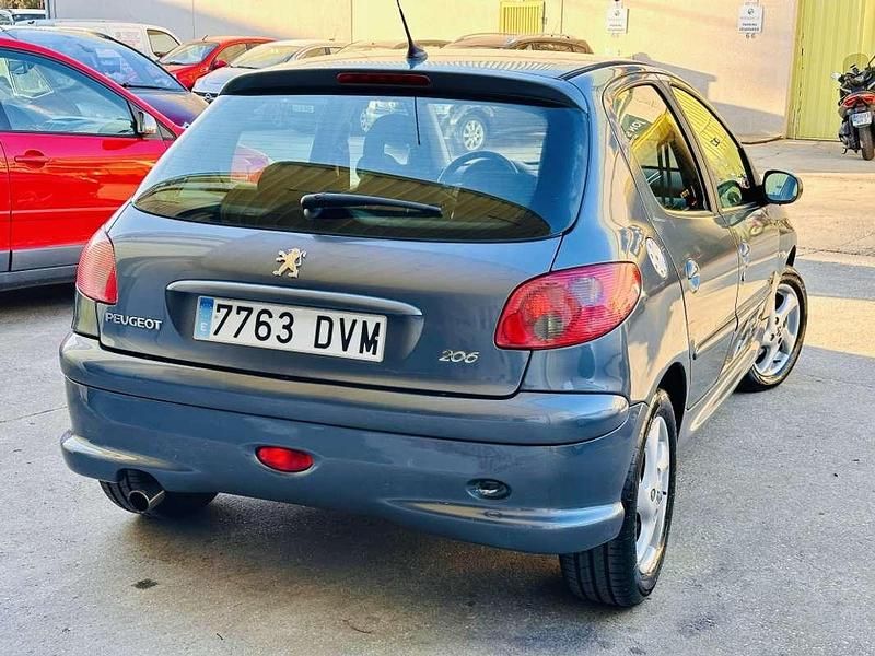 Usado Peugeot 206 110 CV (80 kW) 2006 Gris Utilitario