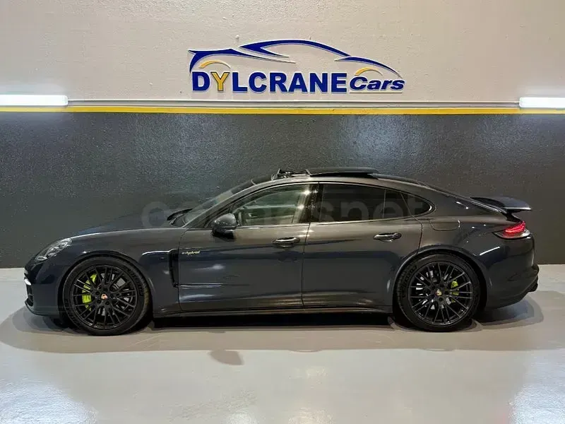 Usado Porsche Panamera 4 E-Hybrid 462 CV (339 kW) 2022 Gris / plata Utilitario