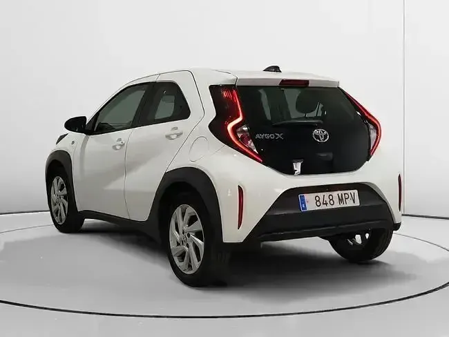 Usado Toyota Aygo X Play 72 CV (52 kW) 2024 Blanco SUV