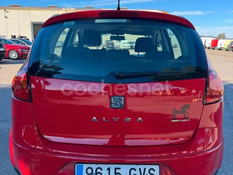 Usado Seat Altea Ecomotive 105 CV (77 kW) 2010 Rojo Monovolumen