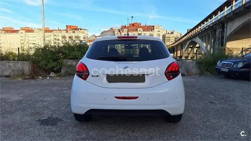 Usado Peugeot 208 Signature Sky 110 CV (80 kW) 2019 Blanco Utilitario
