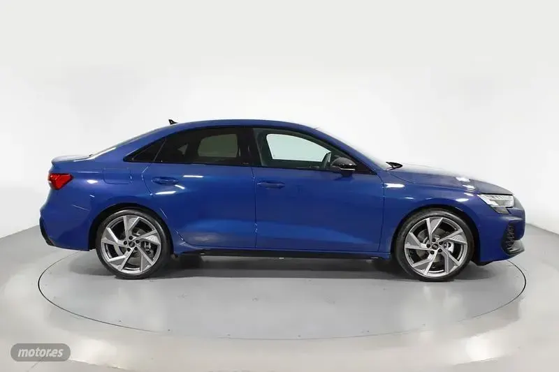 Usado Audi A3 Black Edition 150 CV (110 kW) 2026 Azul Berlina