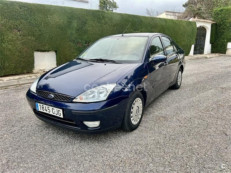 Usado Ford Focus Ghia 100 CV (73 kW) 2003 Azul Berlina