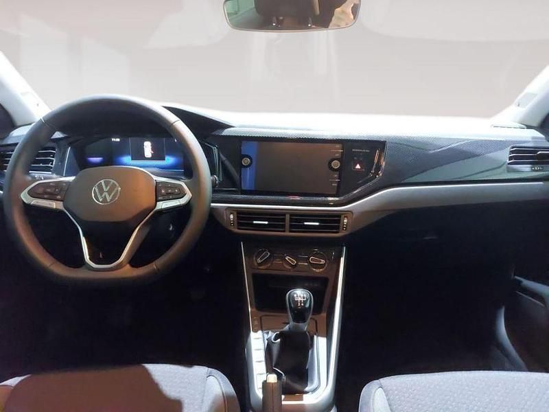 Usado VW Polo 95 CV (69 kW) 2024 Plateado Berlina