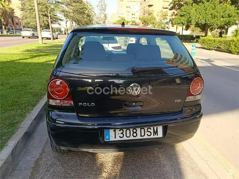 Usado VW Polo Edition 70 CV (51 kW) 2006 Negro Utilitario
