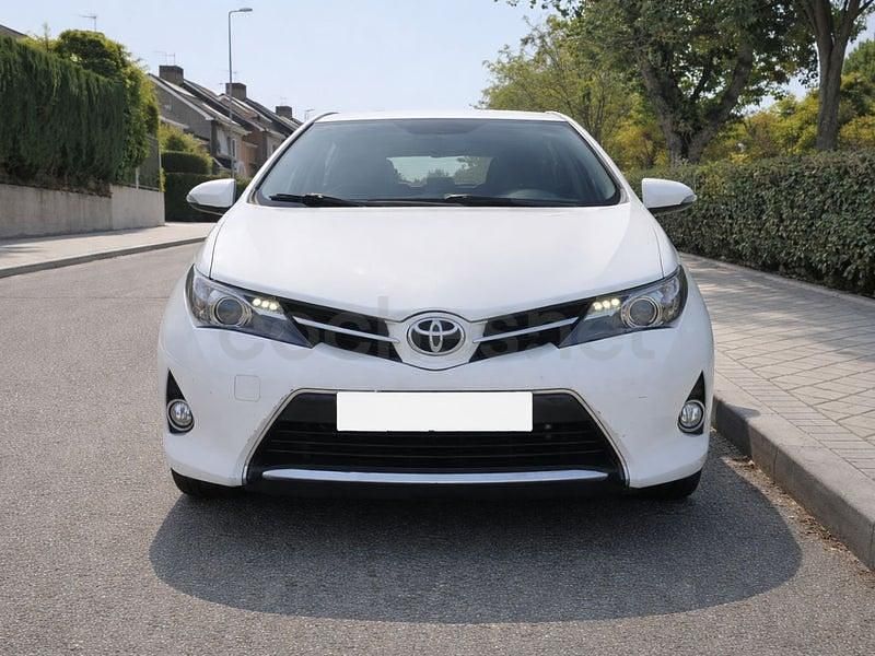 Usado Toyota Auris Business Edition 132 CV (97 kW) 2015 Blanco Berlina