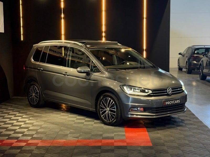Usado VW Touran Sportline 150 CV (110 kW) 2016 Gris / plata Monovolumen