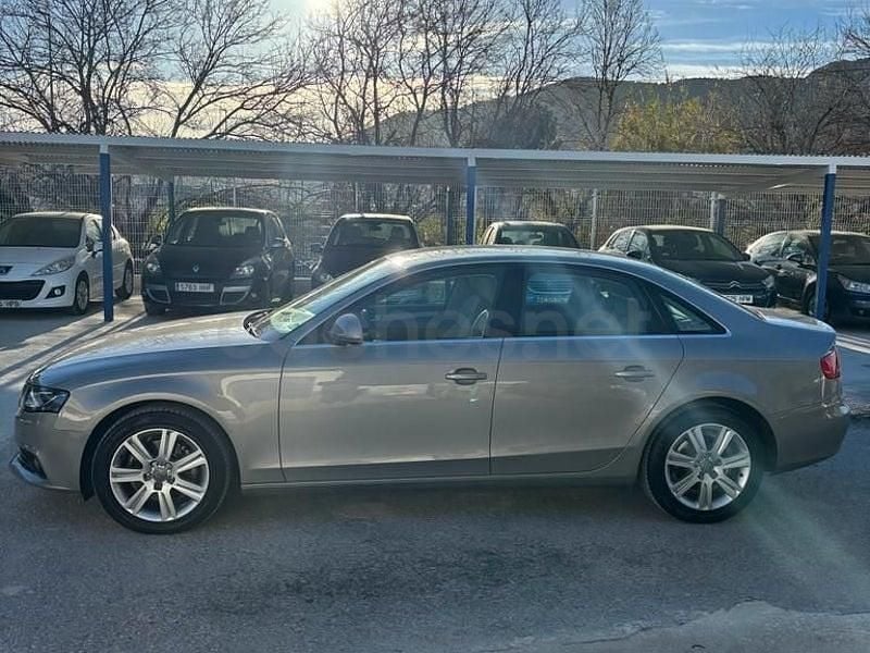 Usado Audi A4 143 HP (105 kW) 2009 Cinzento Sedan