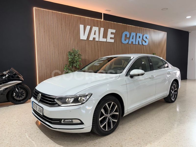 Blanco Usado 2015 VW Passat Advance Berlina | 10.999 € (Precio justo) - Imagen 1/3
