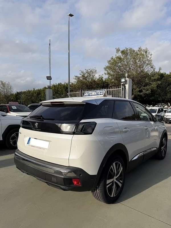 Usado Peugeot 3008 Allure 131 CV (96 kW) 2022 Blanco SUV